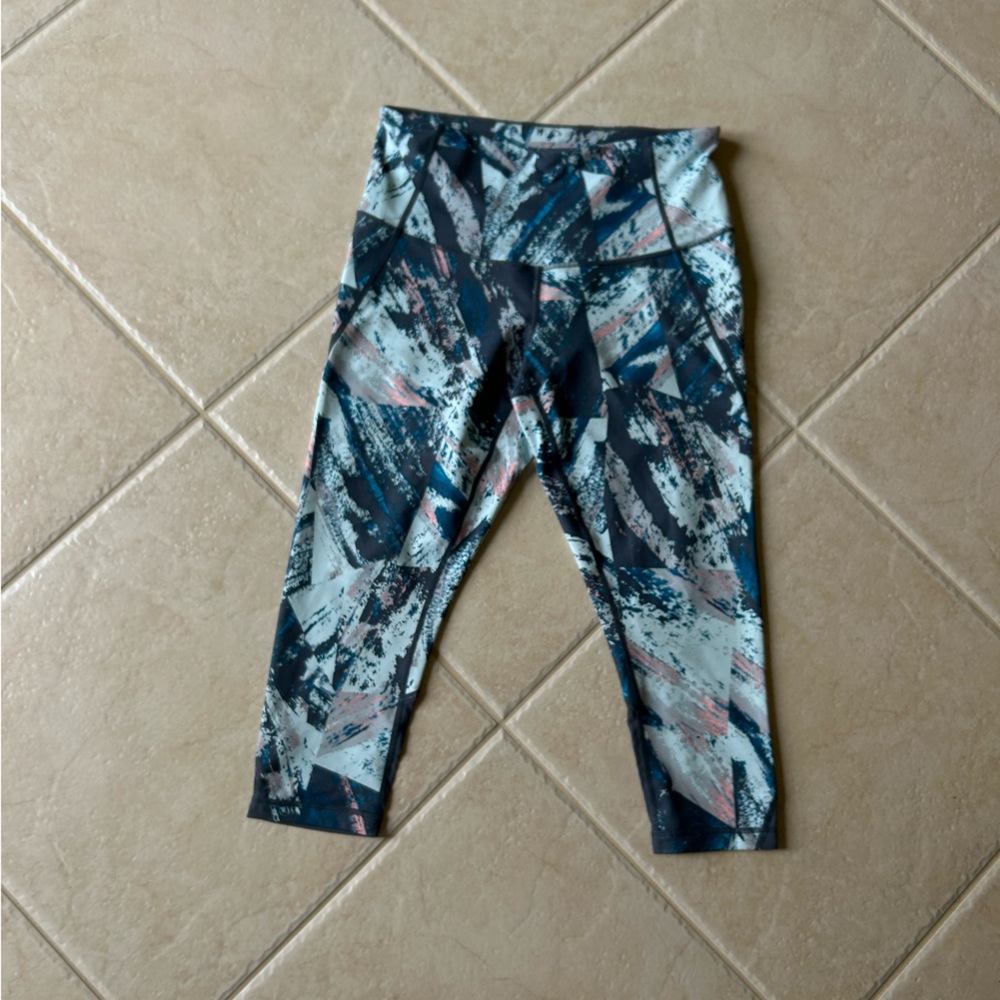 Zella Abstract Print Cropped Leggings in Navy, Light Blue, Pink